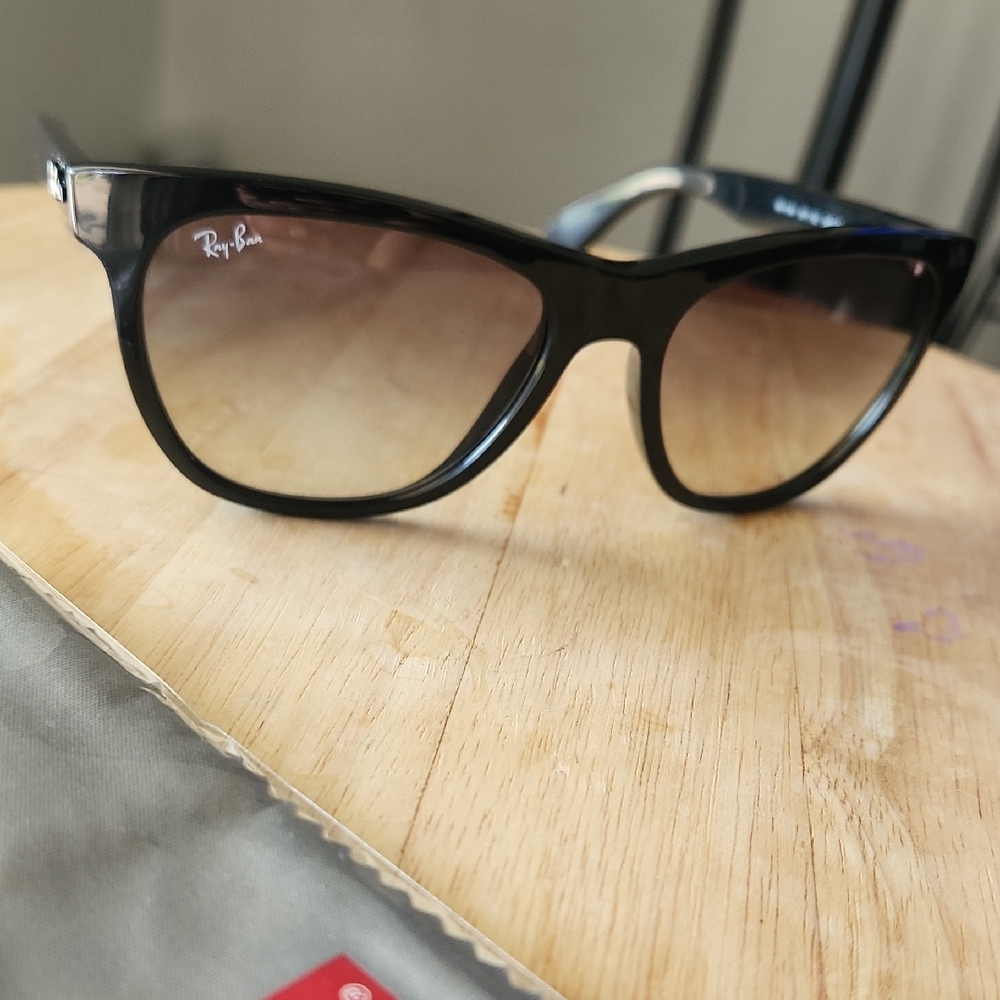 Ray-Ban Black Sunglasses Unisex